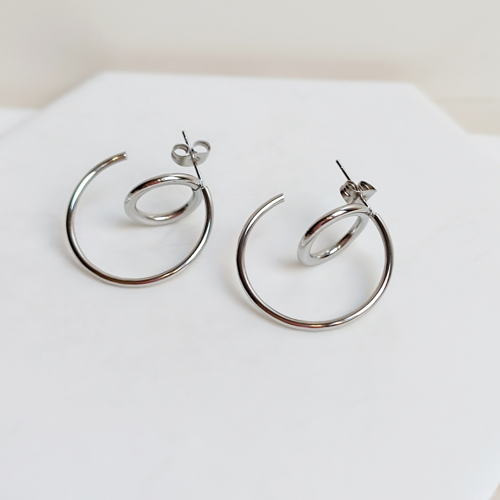 Pendientes Semi Aro Con Círculo Plateado