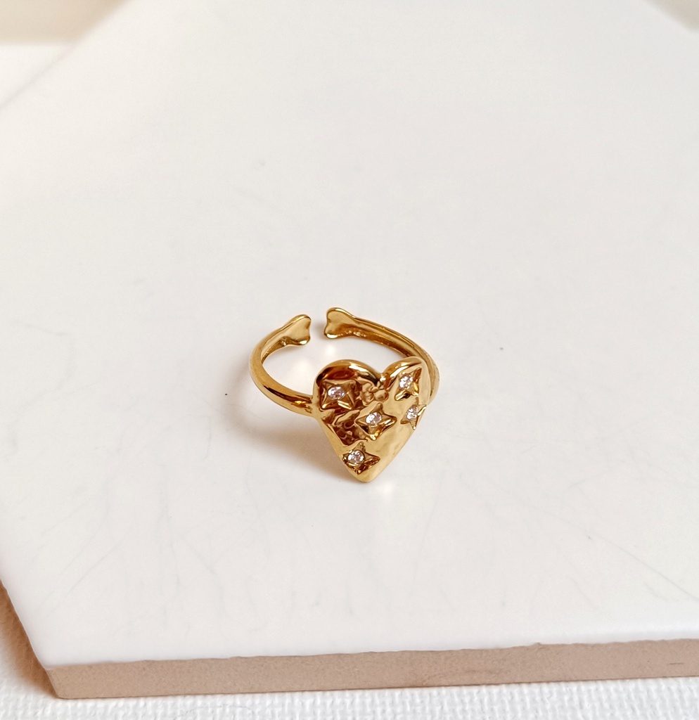 Anillo Corazón Textura Con Circonita Dorado