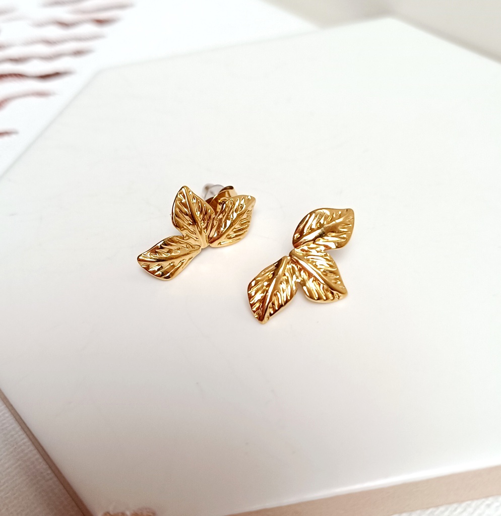 Pendientes Media Flor Pequeño Dorado