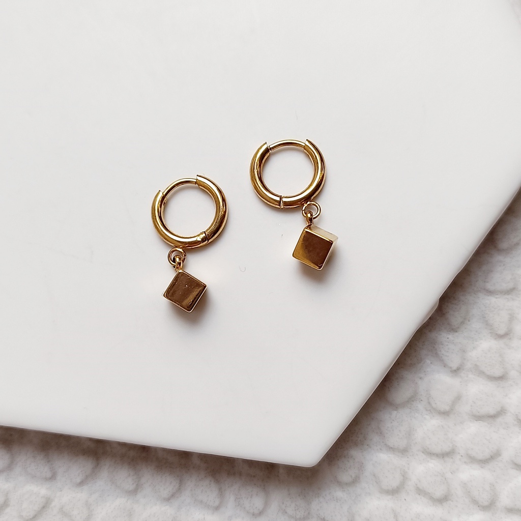 Aritos Charm Cubo Dorado